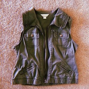 Army green vest 🍂